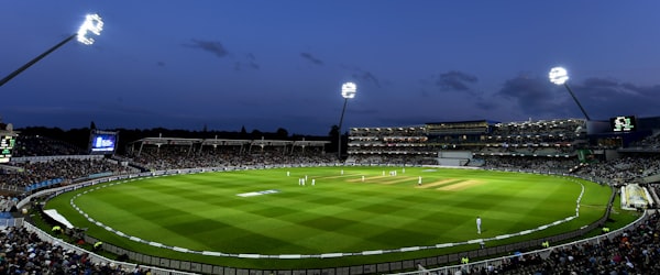 足球运动员转会新闻专题报道